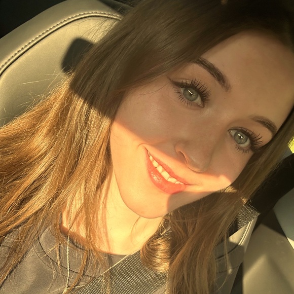 just a girl with too many clothesโฆ ๐ซ ๐ - Picture 1 of 1